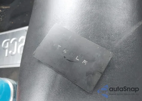 2018 Tesla Model 3 Long Range/Performance z USA, uszkodzony, nr VIN 5YJ3E1EB5JF103349